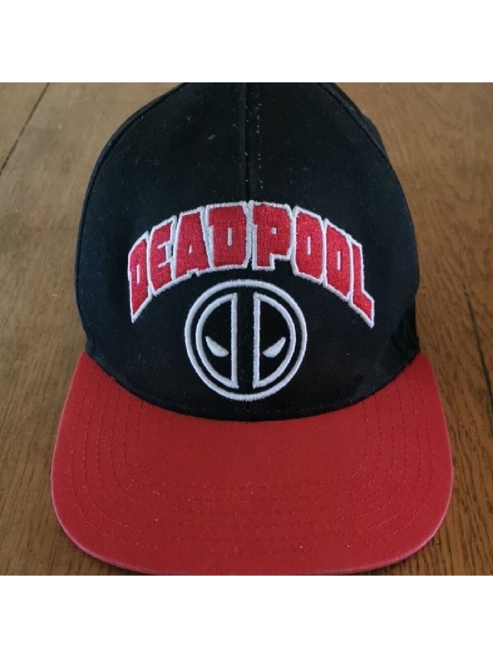 Deadpool marvel snapback hat. Streetwear, comics. Unisex. EUC